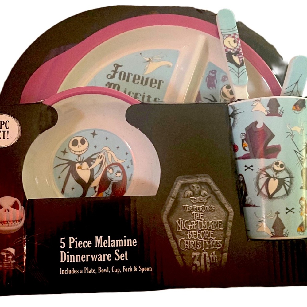 5 Piece Dinnerware set The Nigjtmare Before Christmas